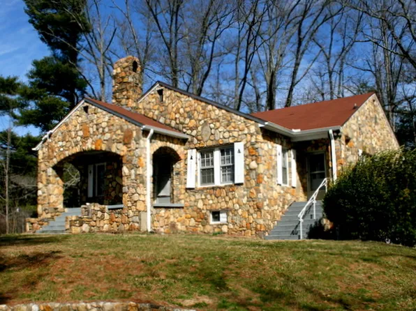 641 Crest Rd, Flat Rock, NC 28731