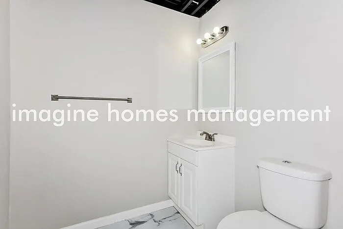 908 Broadhurst Dr — Photo 16