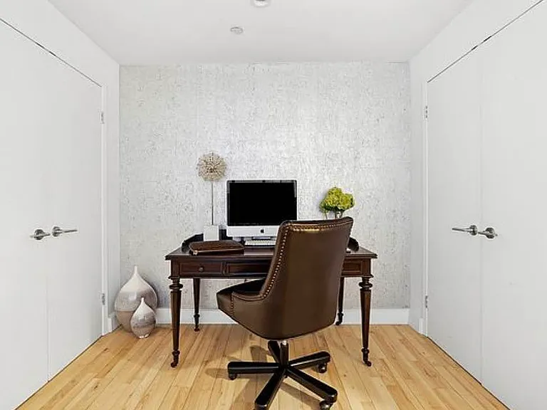 420 W 25th St #1E — Photo 13