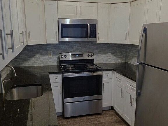 3rd image of 554 Connecticut Ave #C1f68fc6d