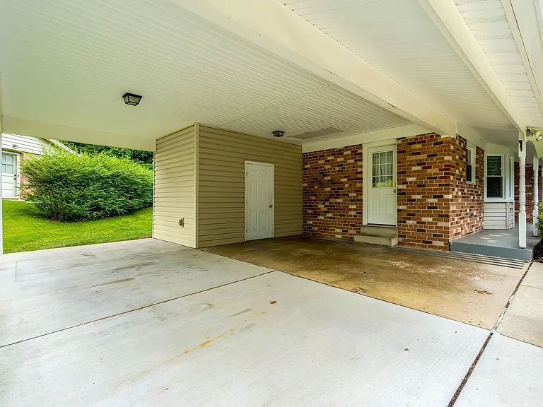 6717 Reynard Dr — Photo 59
