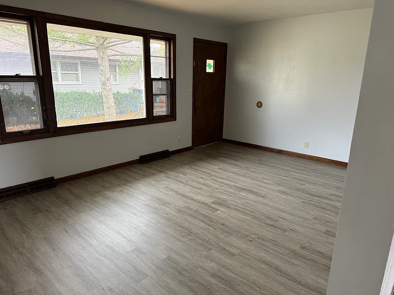 709 Wood Ave #1 — Photo 5