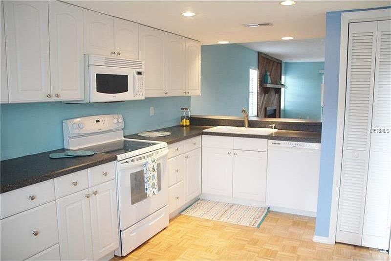 Eat in kitchen