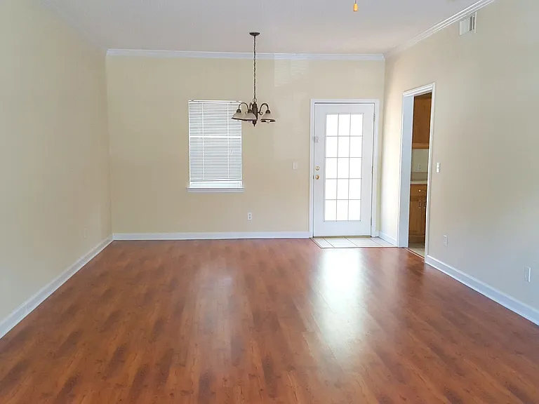 410 S College St #7 — Photo 4