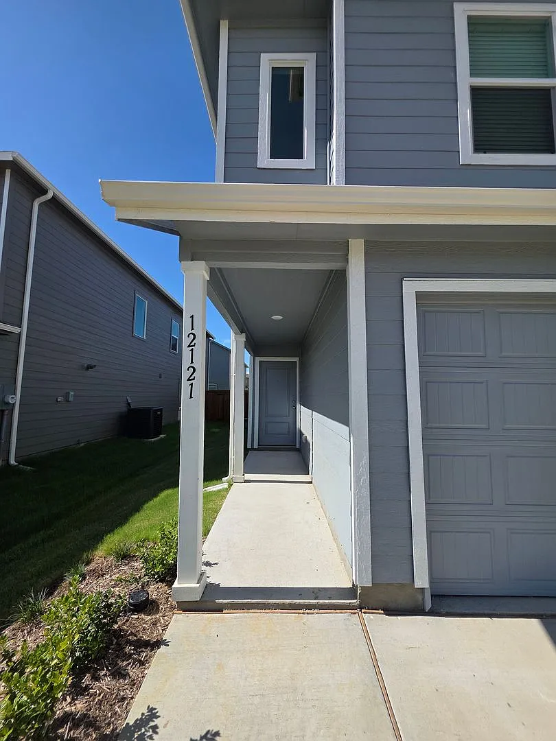 New Build Perfection: 3 Bedroom, 2.5 Bath Gem in Growing Community! — Photo 2