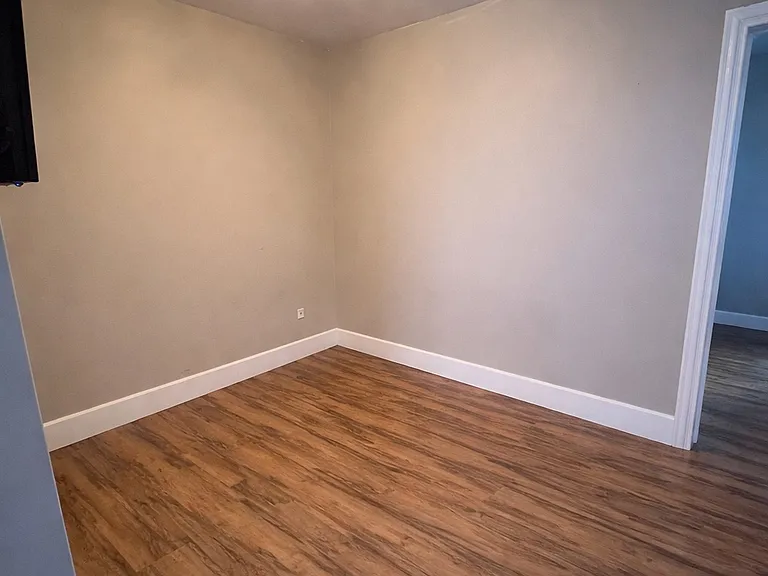 2705 E Ann St — Photo 2