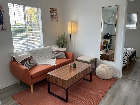 4th image of 424 N Marianna Ave APT 3