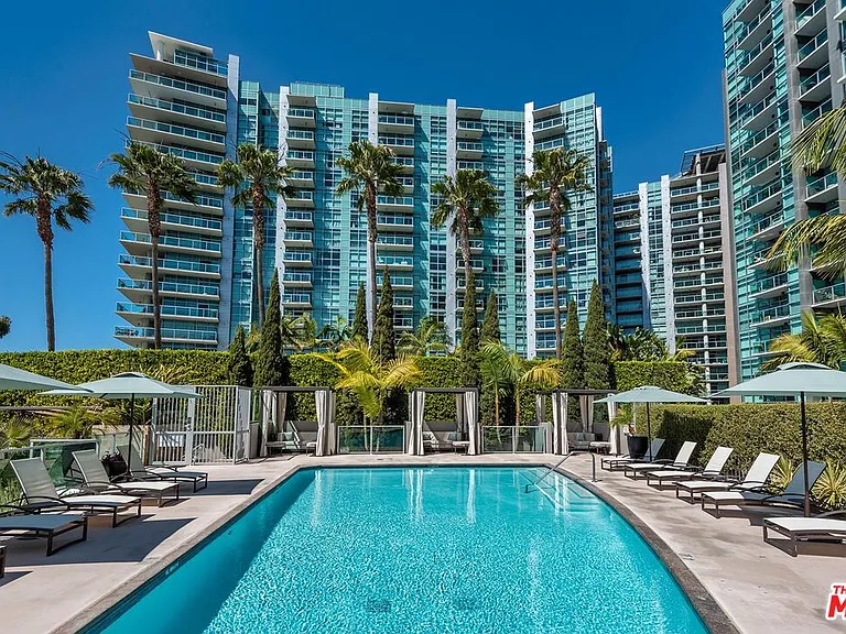 13650 Marina Pointe Dr #306 — Photo 35