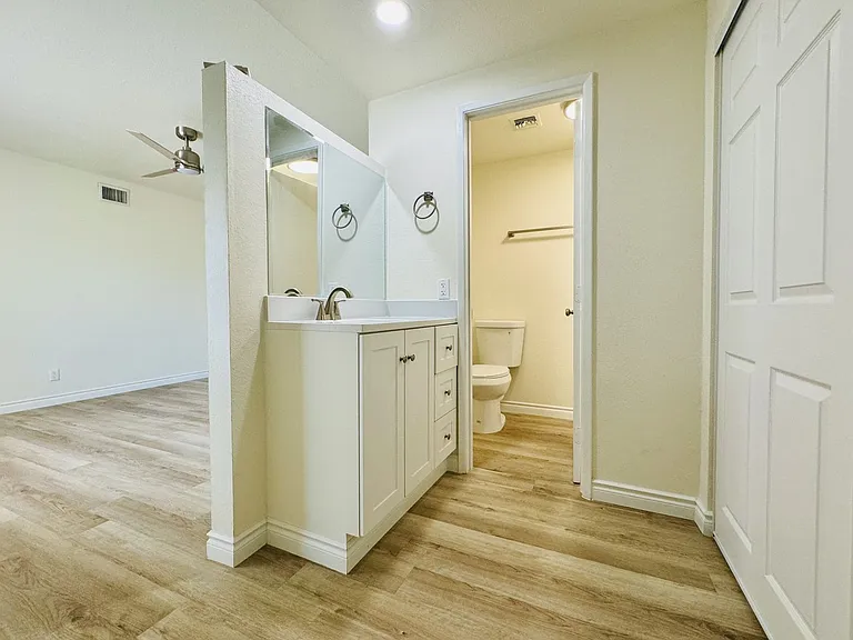 2105 E Petunia St — Photo 21