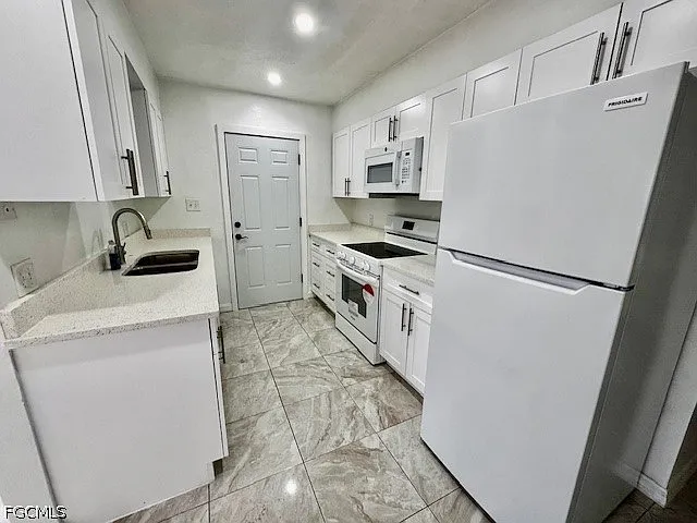 2 bed, 1.5 bath, 835 sqft, $1,275 — Photo 4
