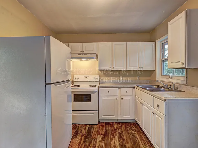 2477 Thrasher Ave — Photo 5