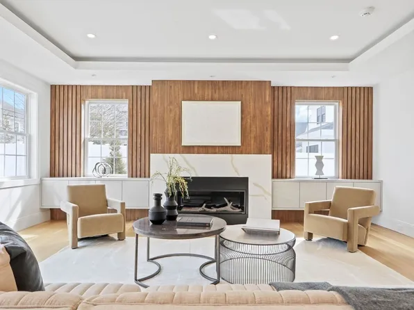 48 Valley View Rd, Waltham, MA 02452