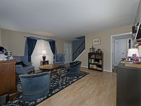 4th image of 2708 N Belmont Dr
