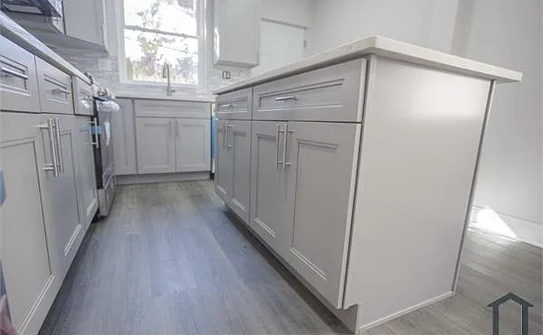 3230 Fontain St — Photo 10
