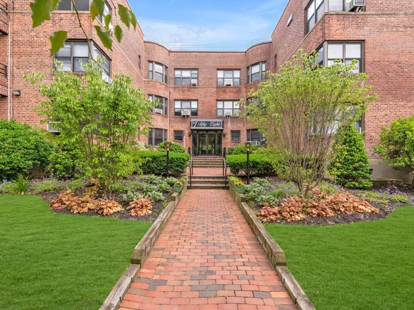 58 Grace Avenue #3G, Great Neck, NY 11021