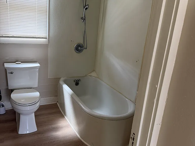 412 Arizona St #A — Photo 8