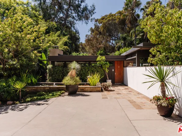 219 Chautauqua Blvd, Pacific Palisades, CA 90272