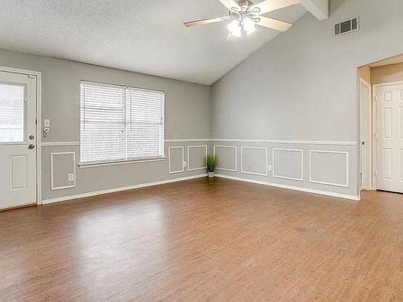 4th image of 820 Meadowlark Dr
