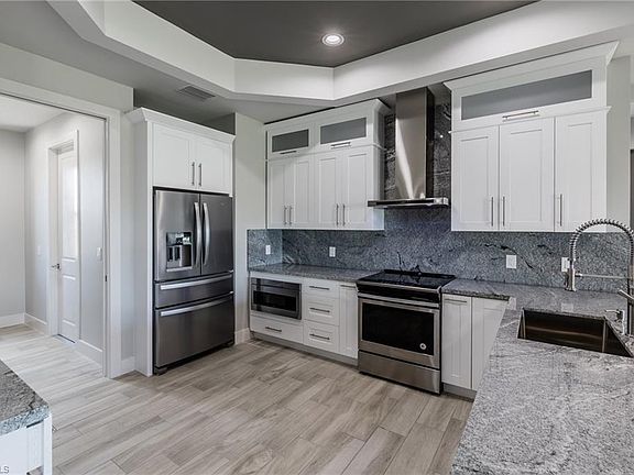 5th image of 428 NW 38th Ave