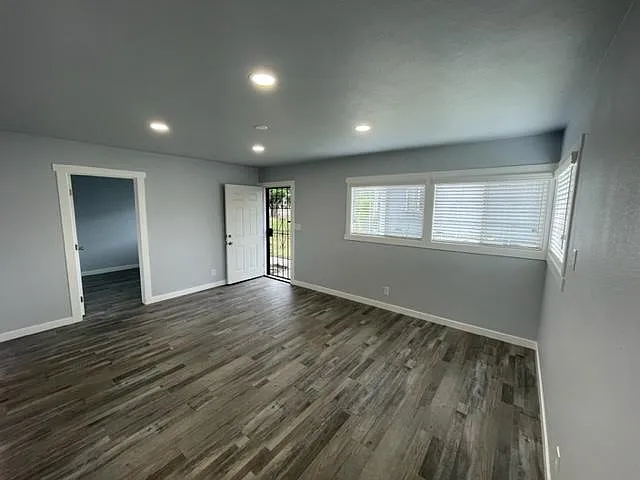 2 bed, 600 sqft, $2,200 — Photo 2