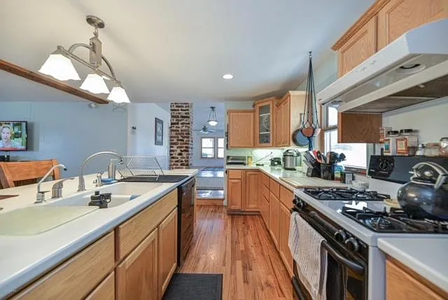 402 N Virginia St — Photo 3
