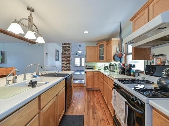 3rd image of 402 N Virginia St