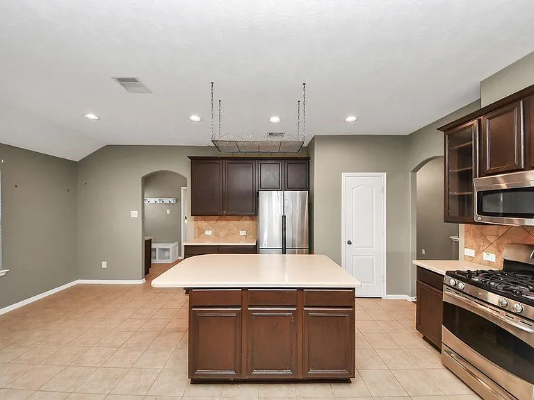24822 Diamond Run Ct — Photo 36