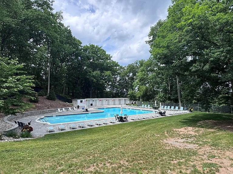 24 Troy Dr #D — Photo 9