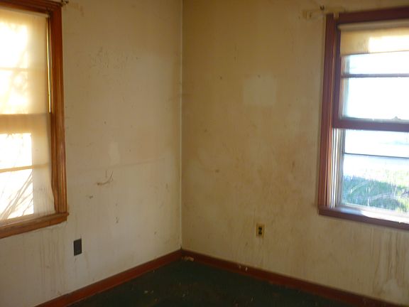 2nd image of 1346 Forest Ave