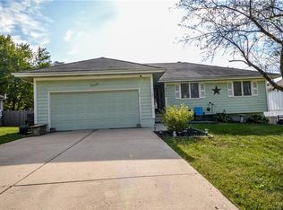 4012 NW Delwood Ct, Blue Springs, MO 64015