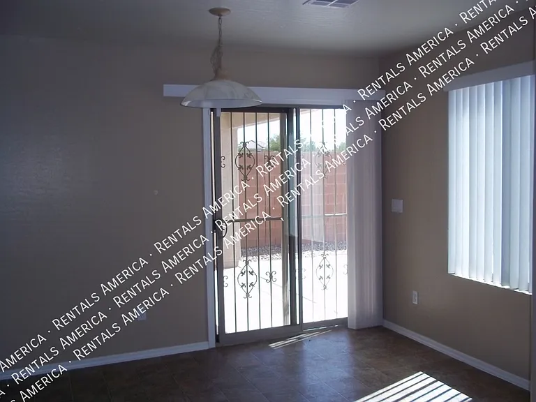 6605 W Desert Ln — Photo 11