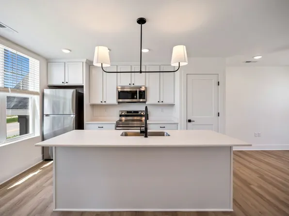 Launch Townhomes, 2911 SE Apex Vis #9c7767c43, Waukee, IA 50263