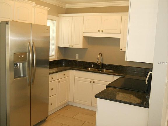 3rd image of 2471 Baywood Dr E
