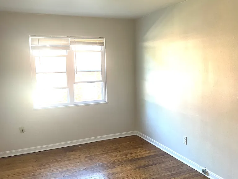 2 bed, 1.0 bath, 850 sqft, $975 — Photo 2