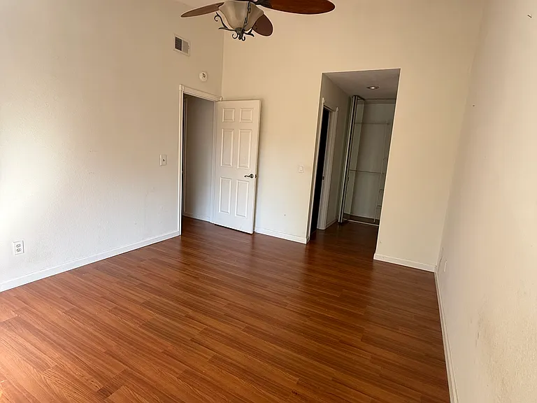 980 Huntington Ter — Photo 3