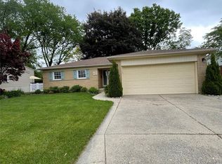 41370 Ivywood Ln, Plymouth, MI 48170
