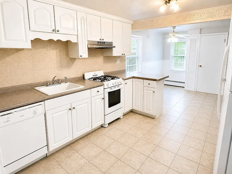 2329 Throop Ave #1 — Photo 3