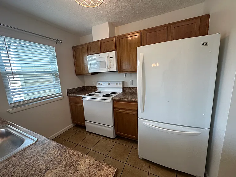 3590 Windmill Dr — Photo 7