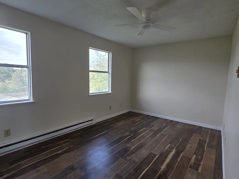 320 Hubbard St — Photo 21