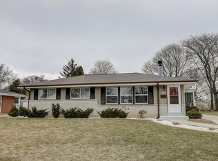 5420 Middleton Dr, Greendale, WI 53129