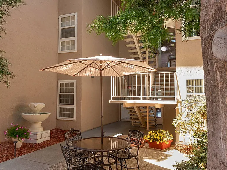 Bancroft Towers Apartments — Photo 10