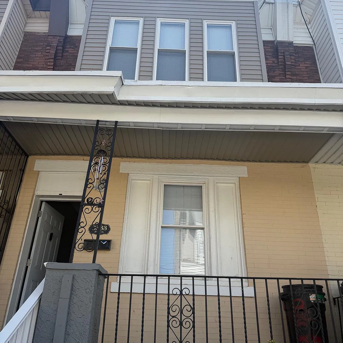 3 bed, 1.0 bath, 1002 sqft, $1,375 — Photo 1