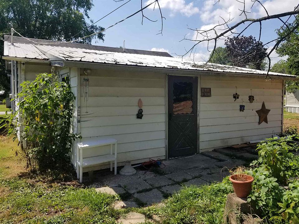 2nd image of 1480 Troy Rd