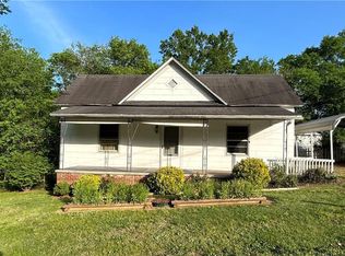 1253 Carolina St, Graham, NC 27253