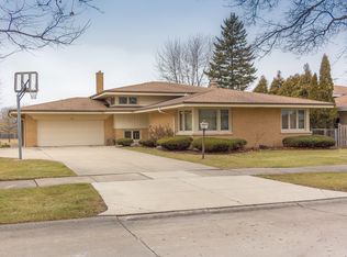 646 S Fern Ct, Elmhurst, IL 60126