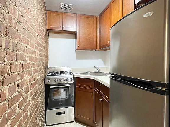 3rd image of 127 W 81st St APT 1B
