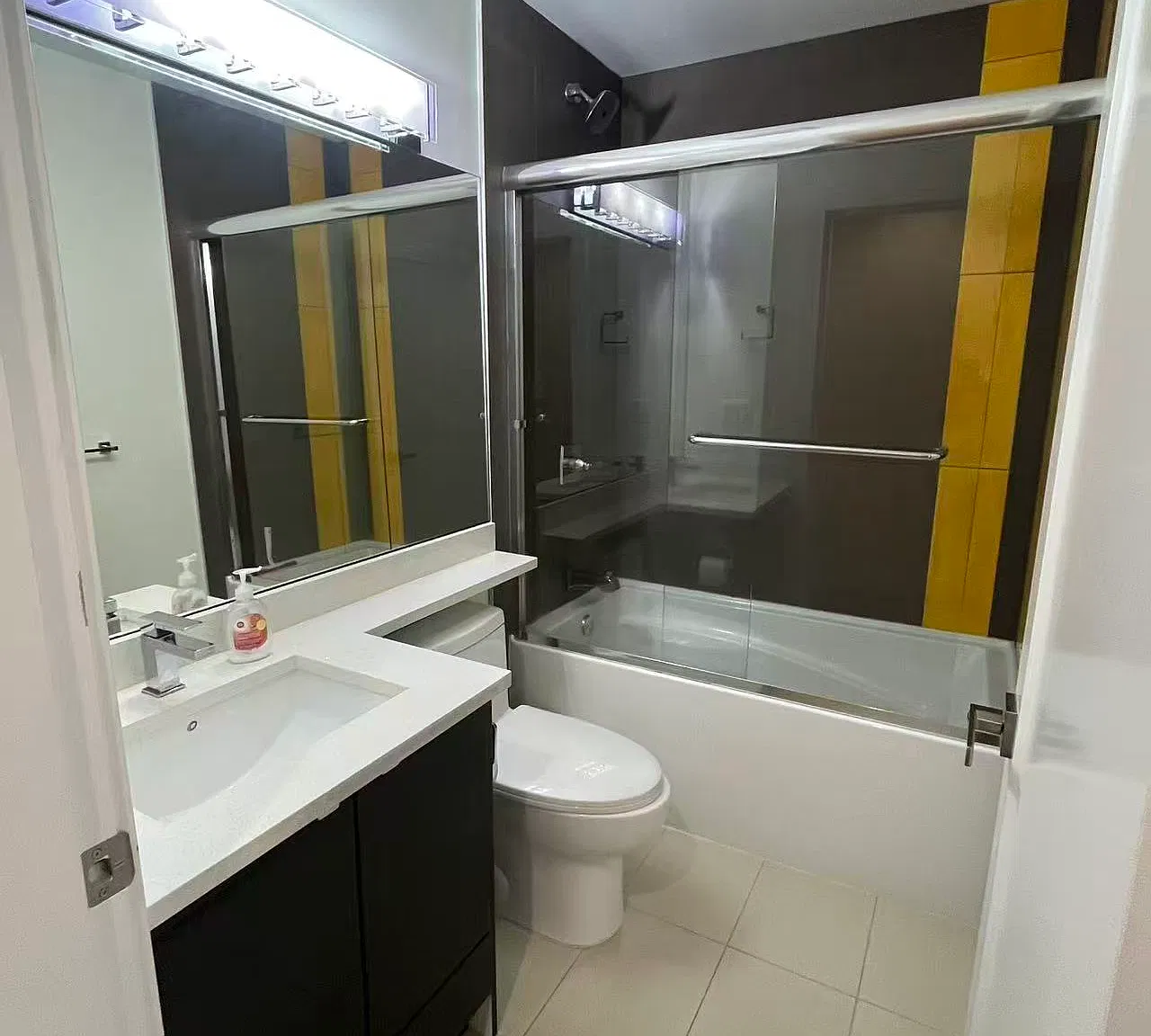 3 bed, 1271 sqft, $2,950 — Photo 3