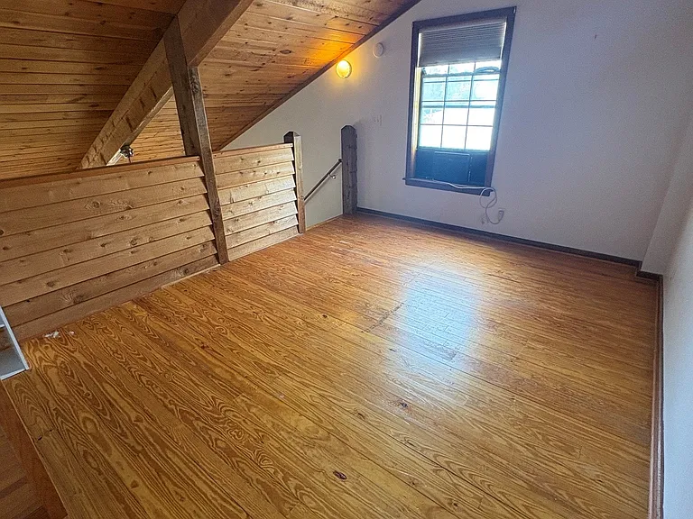122 Beach Ave — Photo 7