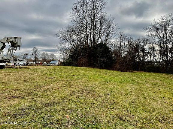 3rd image of 375 S White Pine Rd