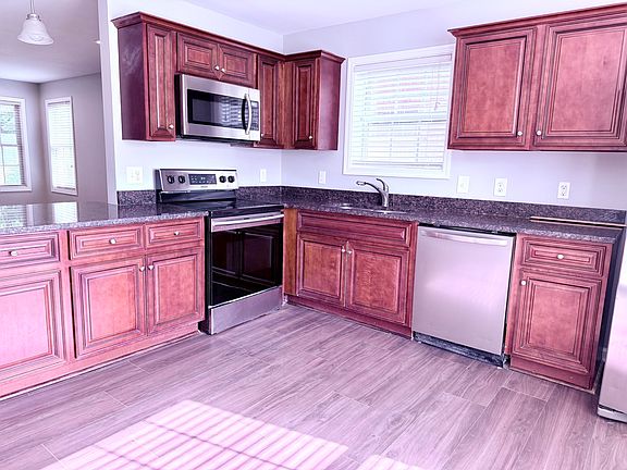 5th image of 406 Celebration St